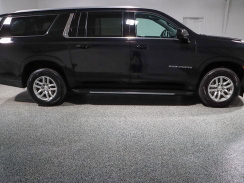 Used 2023 Chevrolet Suburban LT image 6