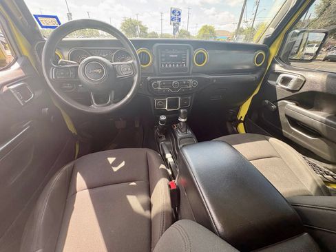 Used 2023 Jeep Gladiator Sport AWD/4WD image 7