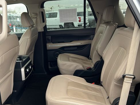 Used 2024 Ford Expedition Limited AWD/4WD image 13