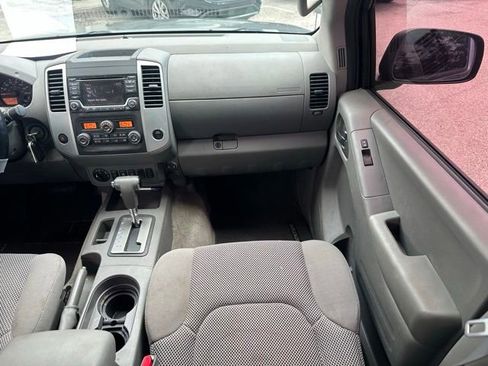 Used 2017 Nissan Frontier SV w/ SV Value Truck Package AWD/4WD image 11
