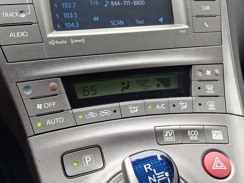 Used 2015 Toyota Prius Three FWD image 15