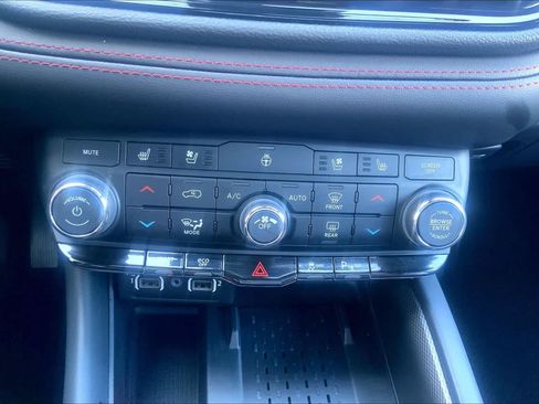 Used 2025 Dodge Durango R/T AWD/4WD image 32