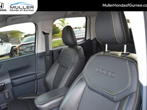 Used 2025 Ford Maverick Lobo image 14