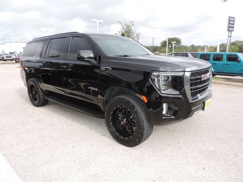 Certified 2023 GMC Yukon XL AT4 image 3
