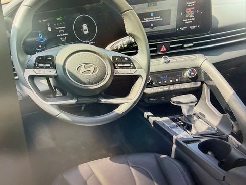 Used 2025 Hyundai Elantra Limited image 7