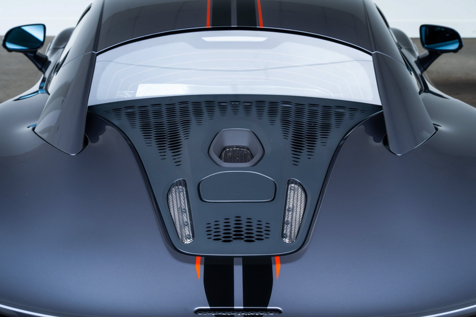 Used 2024 McLaren Artura RWD image 14