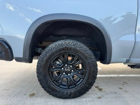Used 2024 Chevrolet Silverado 1500 ZR2 w/ Technology Package AWD/4WD image 10