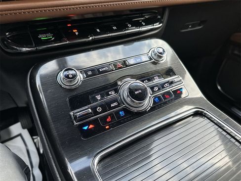 Used 2022 Lincoln Nautilus Reserve w/ Equipment Group 201A image 19