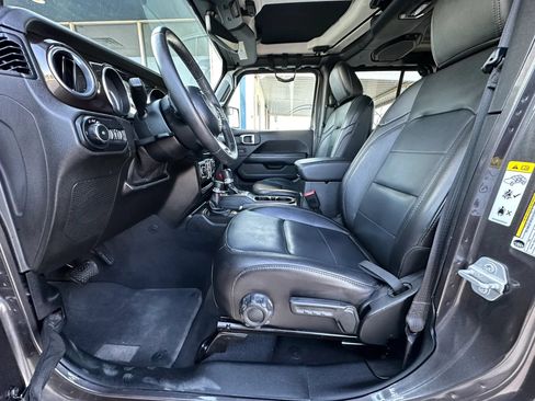 Used 2019 Jeep Wrangler Unlimited Sahara AWD/4WD image 11