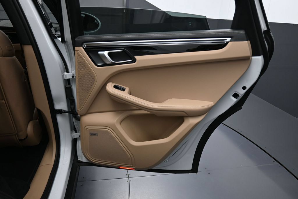 Certified 2024 Porsche Macan S AWD/4WD image 25