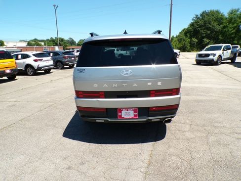 Used 2025 Hyundai Santa Fe SEL FWD image 6