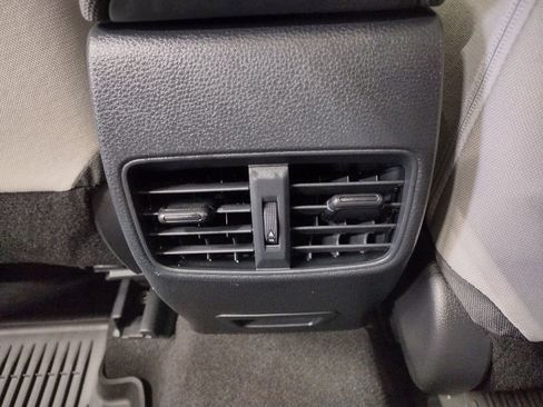 Used 2023 Toyota Corolla Cross LE image 29