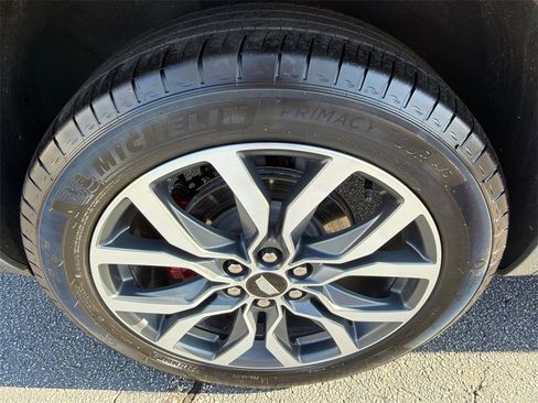 Used 2024 Cadillac XT6 Sport image 17