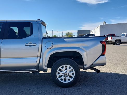 Used 2024 Toyota Tacoma SR5 image 9