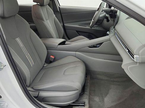 Used 2025 Hyundai Elantra SEL FWD image 35