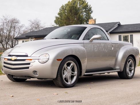 Used 2005 Chevrolet SSR w/ Preferred Equipment Group image 16
