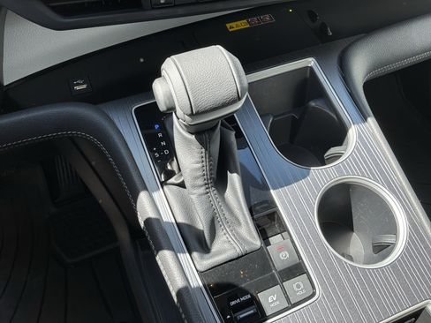 Used 2025 Toyota Sienna XLE w/ XLE Plus Package image 28