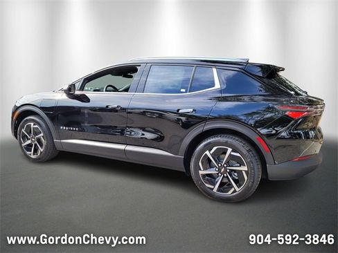 New 2026 Chevrolet Equinox EV LT image 4