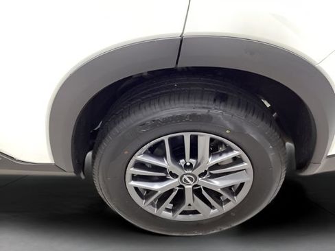 Used 2024 Nissan Rogue S AWD/4WD image 21