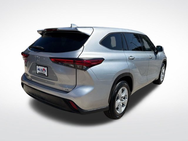 Used 2021 Toyota Highlander LE FWD image 8