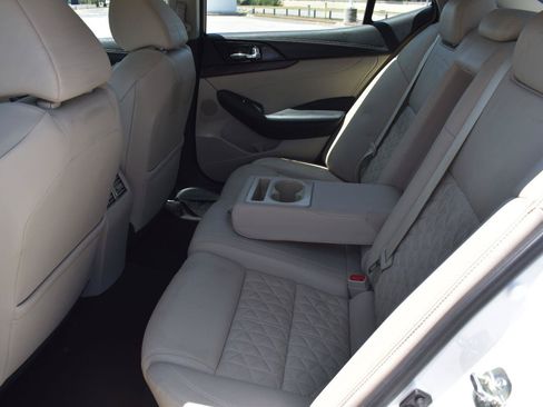 Used 2017 Nissan Maxima Platinum w/ Interior Lighting Package FWD image 17