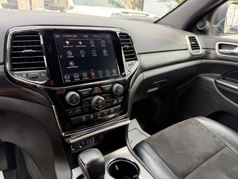 Used 2020 Jeep Grand Cherokee Altitude AWD/4WD image 12