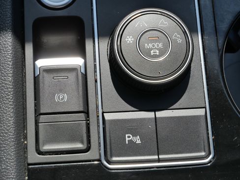 Certified 2022 Volkswagen Atlas SE image 28