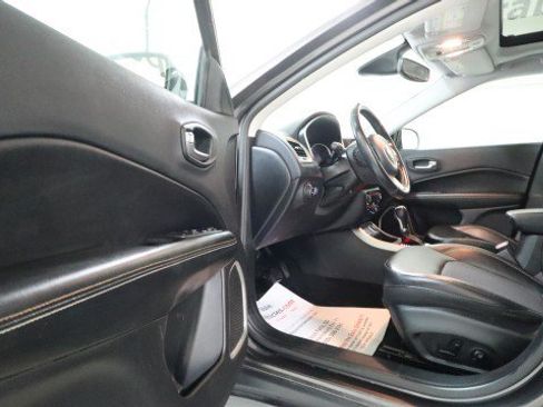 Used 2019 Jeep Compass Latitude w/ Popular Equipment Group FWD image 9