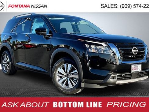 New 2025 Nissan Pathfinder SL image 1
