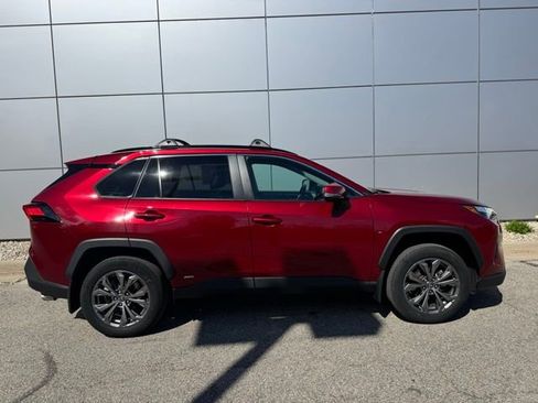 Used 2022 Toyota RAV4 XLE Premium AWD/4WD image 36