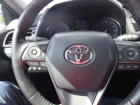 Used 2021 Toyota Camry SE w/ Cold Weather Package image 17