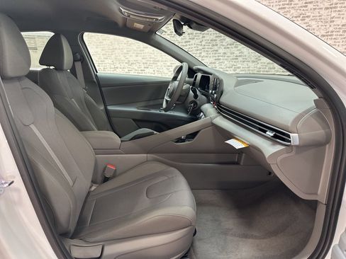 New 2026 Hyundai Elantra SE image 11