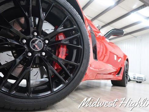 Used 2015 Chevrolet Corvette Z06 w/ 3LZ Preferred Equipment Group image 3