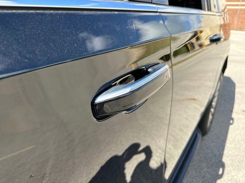 Used 2023 Cadillac Escalade ESV Premium Luxury image 13