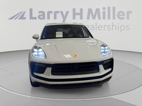 Used 2023 Porsche Macan Turbo AWD/4WD image 8
