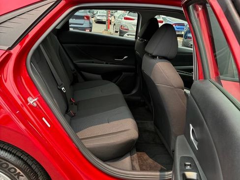 Used 2023 Hyundai Elantra SE FWD image 18