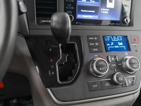 Used 2020 Toyota Sienna LE AWD/4WD image 23