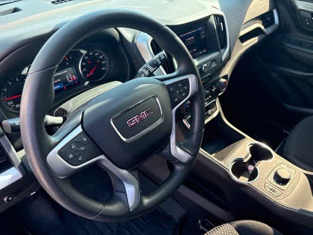 Used 2024 GMC Terrain SLE w/ Driver Convenience Package FWD image 10