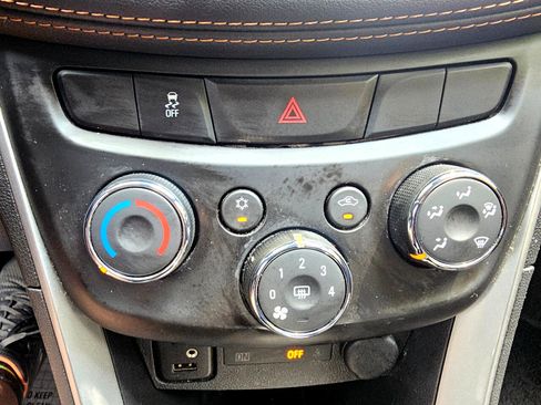 Used 2021 Chevrolet Trax LT w/ Driver Confidence Package image 40