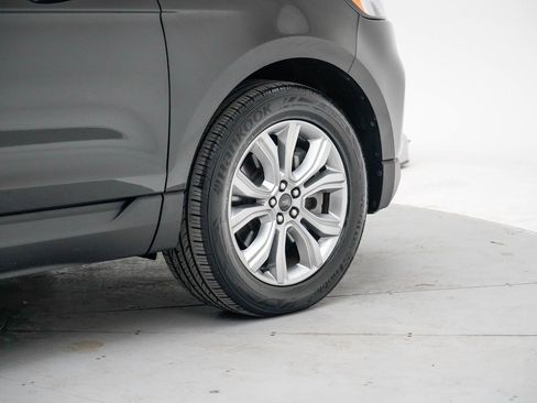 Used 2024 Ford Edge Titanium image 11