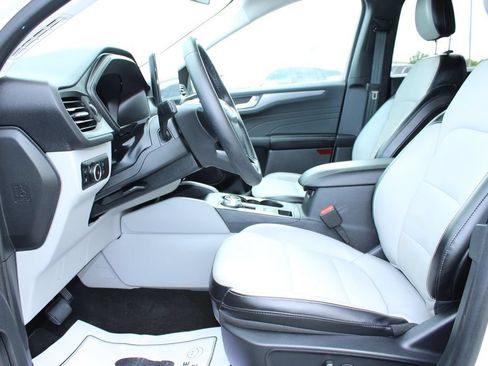 Used 2024 Ford Escape SE FWD image 30