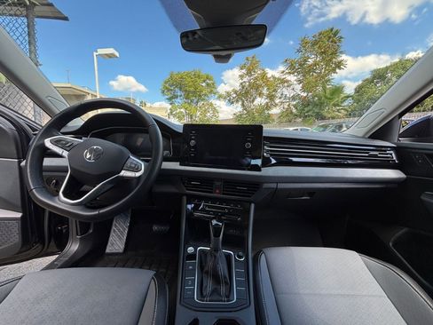 Used 2025 Volkswagen Jetta SE image 33