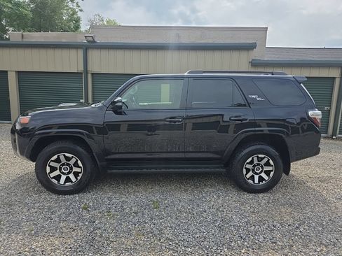 Used 2023 Toyota 4Runner TRD Off-Road Premium w/ Moonroof Package AWD/4WD image 3