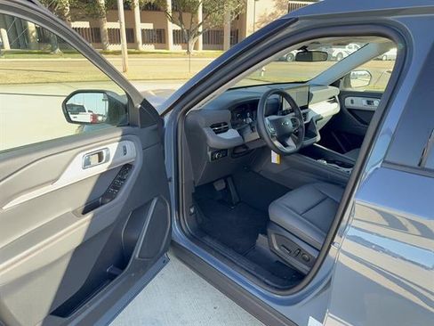 New 2026 Ford Explorer Active w/ Active Comfort Package image 7