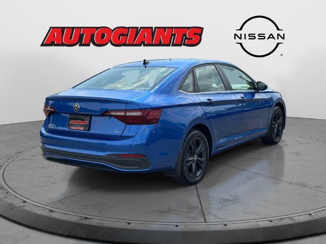 Used 2024 Volkswagen Jetta SE w/ Panoramic Sunroof Package FWD image 4