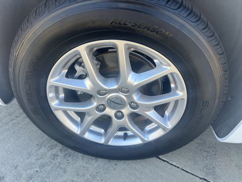 Used 2024 Chrysler Pacifica Touring-L image 9