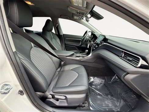 Used 2022 Toyota Camry SE image 14