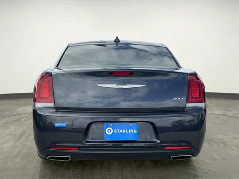 Used 2018 Chrysler 300 Touring w/ Sport Appearance Package image 7