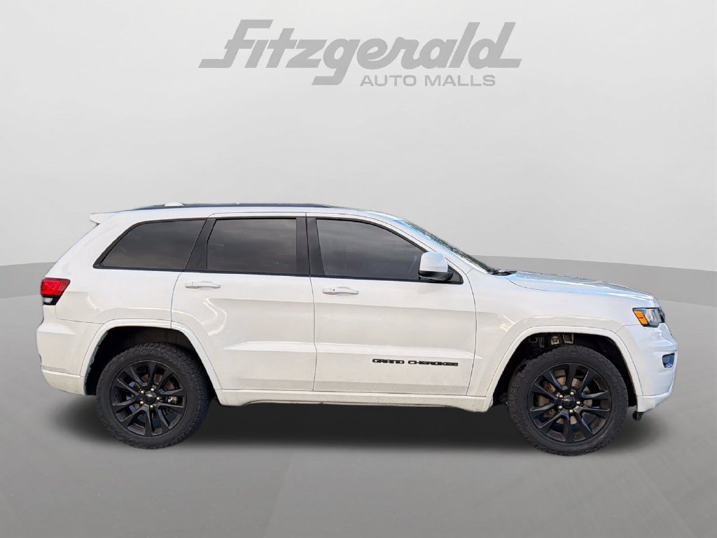 Used 2017 Jeep Grand Cherokee Altitude AWD/4WD image 9