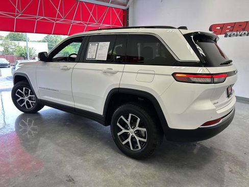 Used 2024 Jeep Grand Cherokee Limited AWD/4WD image 6